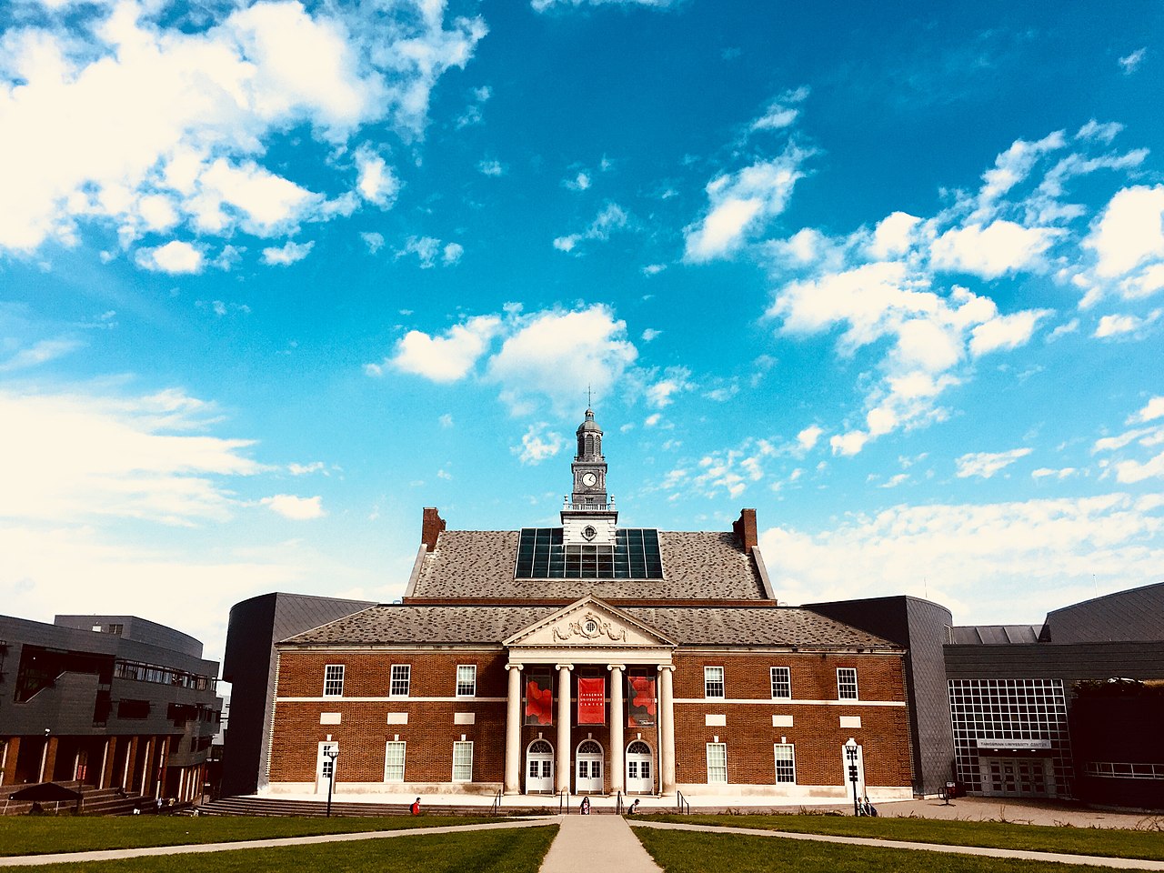 The Tangeman University Center at the University of Cincinnati. Wikimedia Commons.